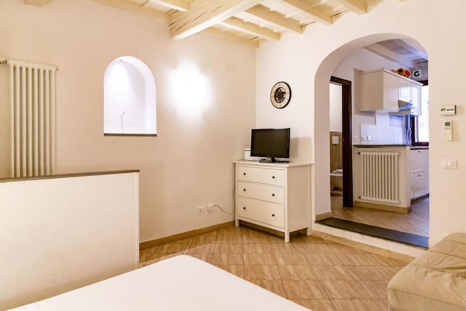 Lovely portion of property few steps from Basilica Santa Croce Apartment in Florence