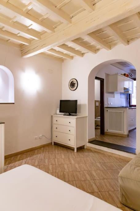 Lovely portion of property few steps from Basilica Santa Croce Apartment in Florence