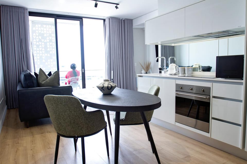 Kitchen or kitchenette, Living room, Seating area, Dining area, minibar, pet friendly, stove