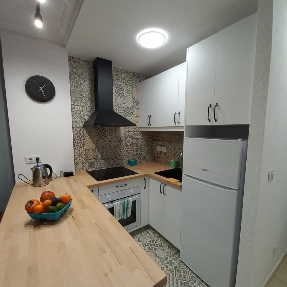 Kitchen or kitchenette, pet friendly, stove