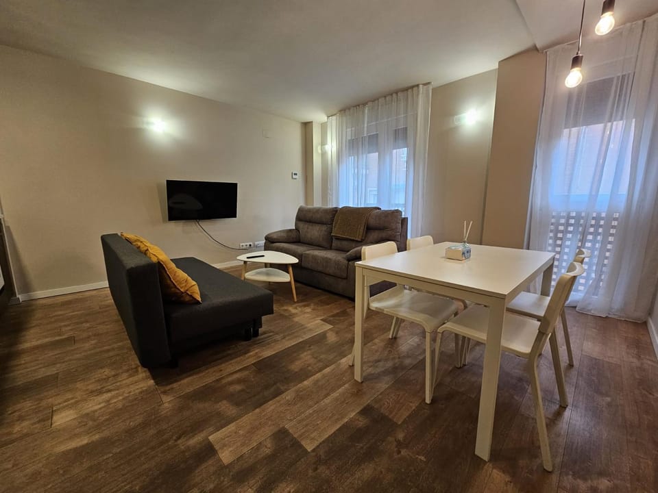 Communal lounge/ TV room, TV and multimedia, Living room, Dining area