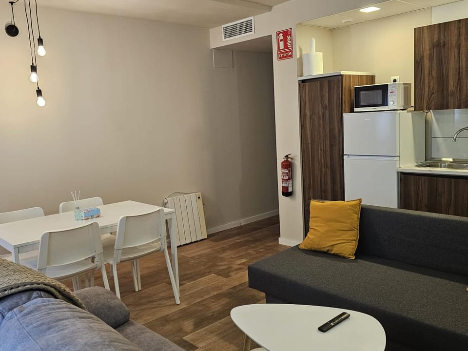 Kitchen or kitchenette, Seating area