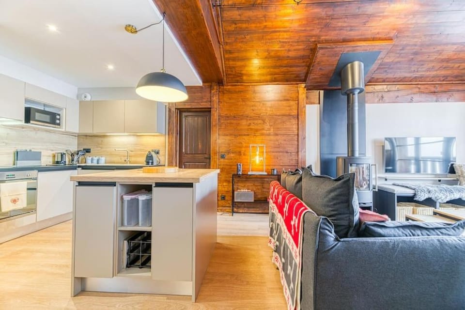 Kitchen or kitchenette, Dining area, dishwasher, minibar, pet friendly, stove
