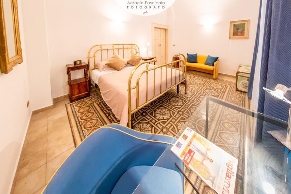 Bed, Photo of the whole room, Seating area, Bedroom