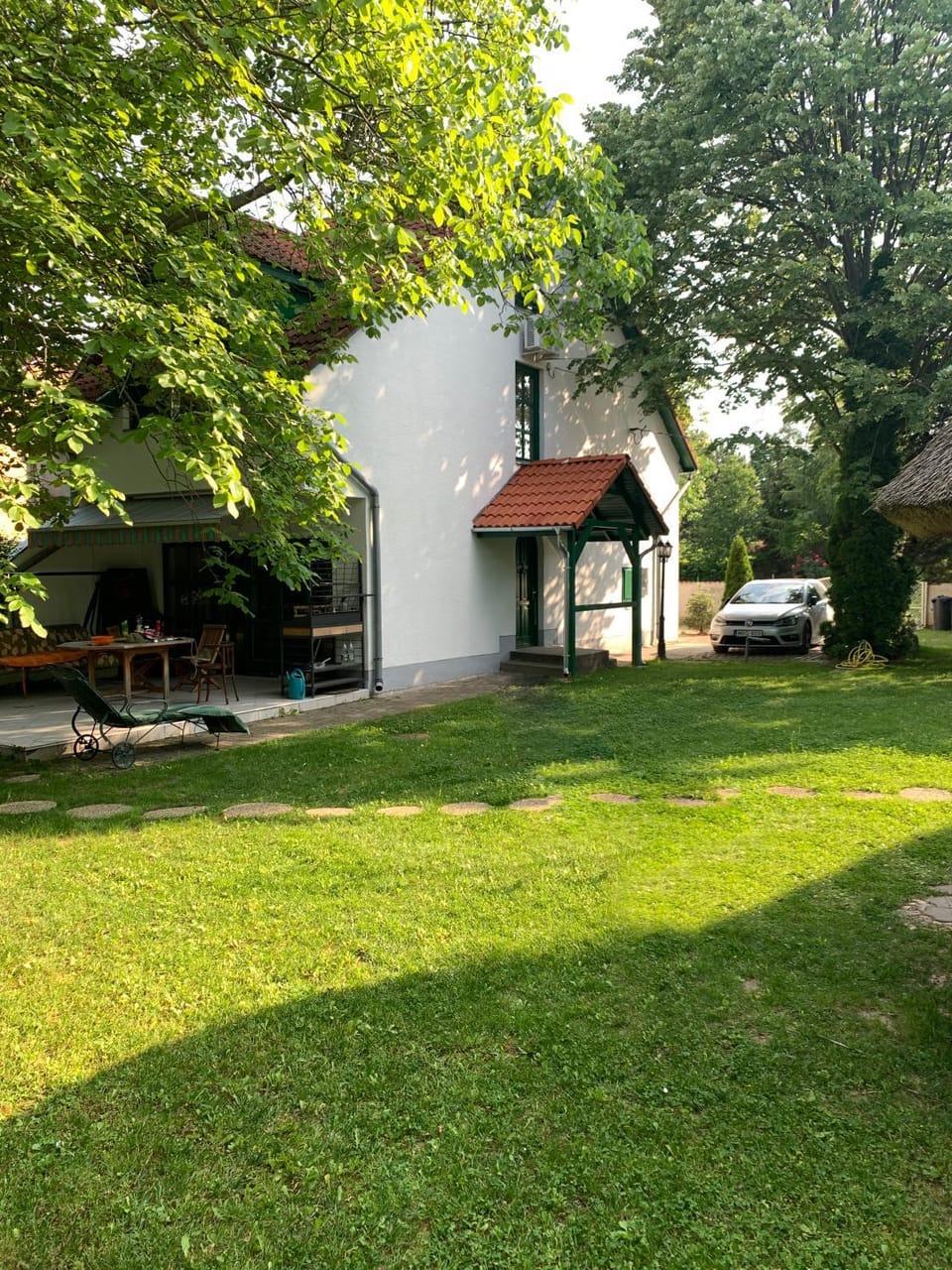 Property building, Garden, Parking