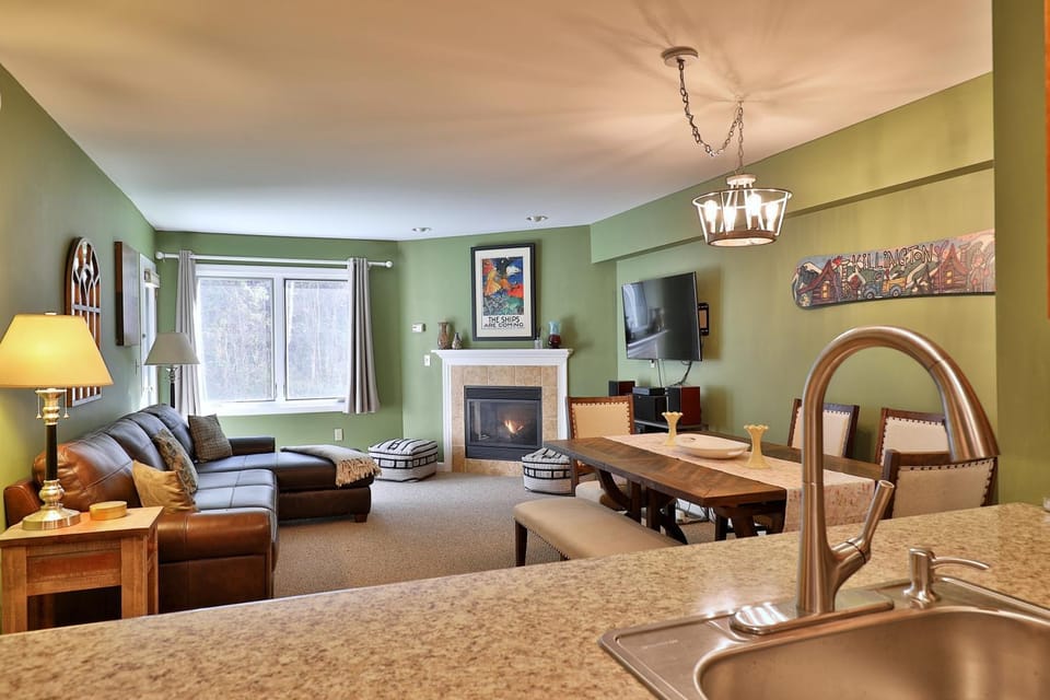 The Pico Escape- 3BR 2BA Ski On Ski Off at Pico Mountain, Close to Killington, condo Apartment in Mendon