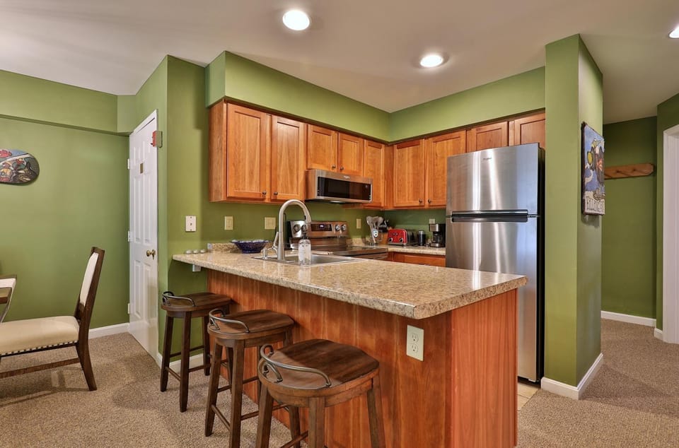 The Pico Escape- 3BR 2BA Ski On Ski Off at Pico Mountain, Close to Killington, condo Apartment in Mendon