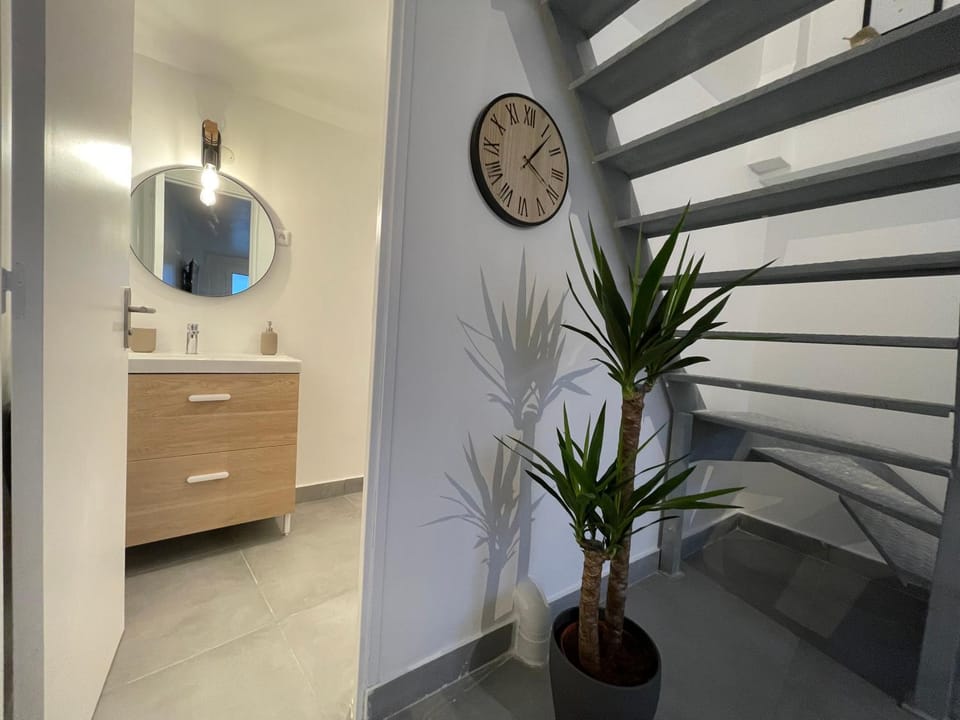 Shower, Toilet, Bathroom, Living room