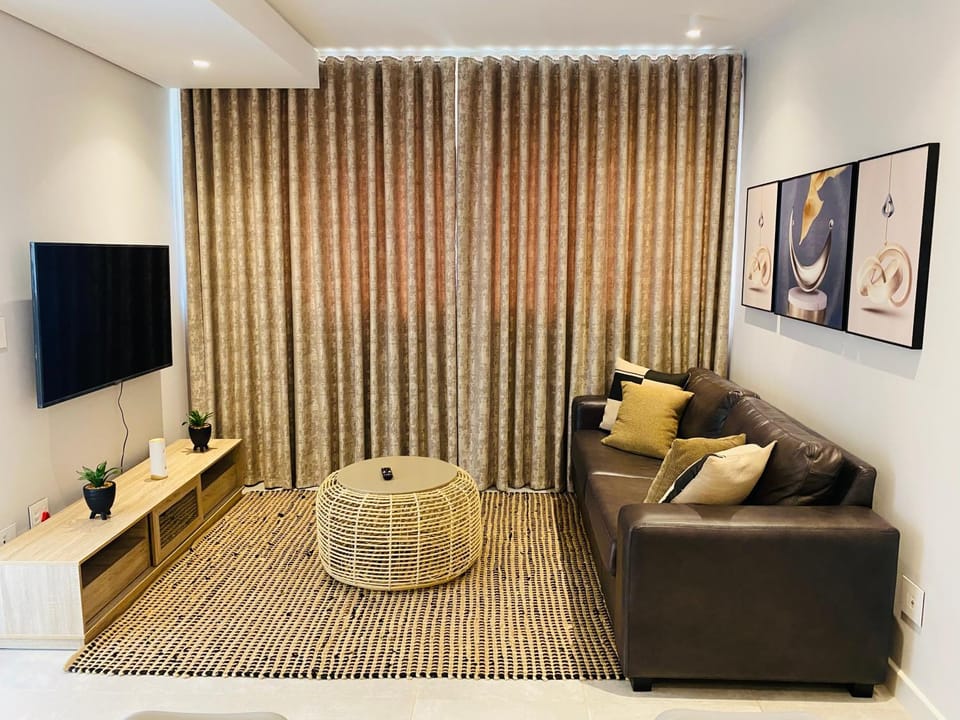 TV and multimedia, Living room, Evening entertainment