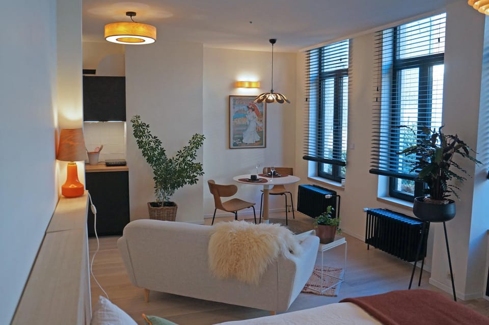 Seating area, Dining area