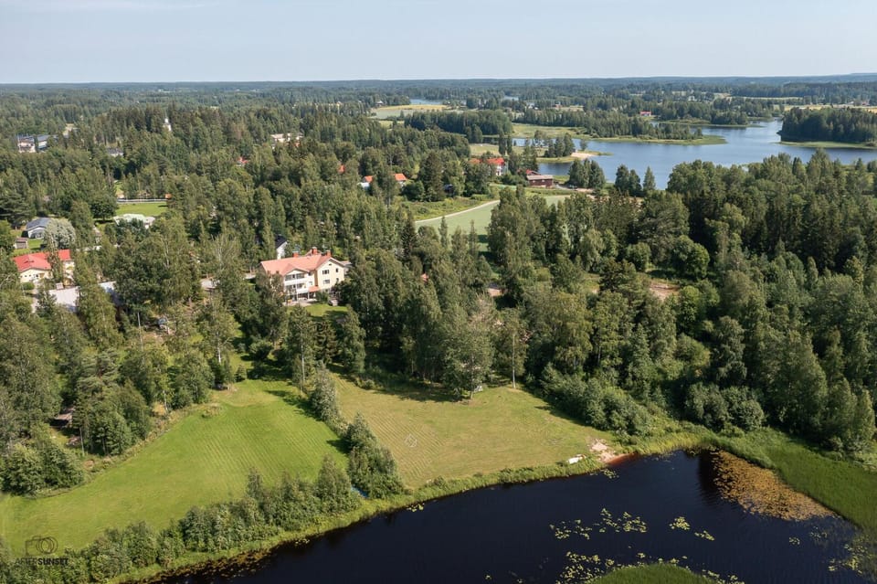 Property building, Natural landscape, Bird's eye view, View (from property/room), Lake view