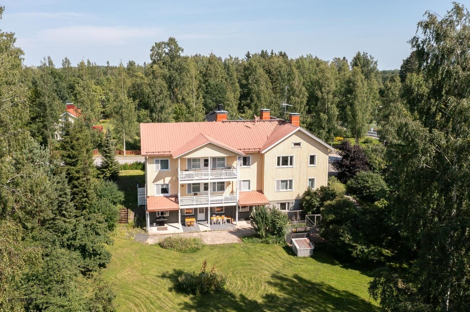 Property building, Garden, pet friendly