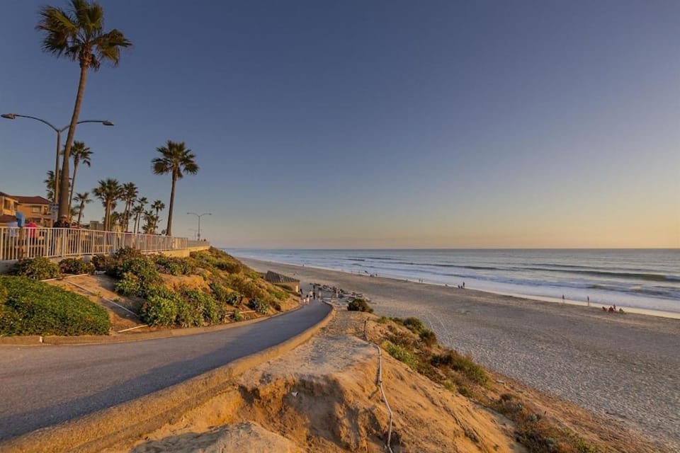 Remodeled Beach Bungalow, Block to the Beach Apartment in Carlsbad