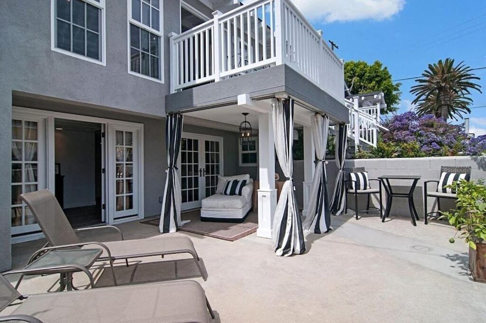 Remodeled Beach Bungalow, Block to the Beach Apartment in Carlsbad