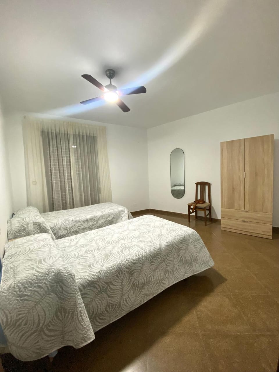 Bed, Photo of the whole room, Bedroom, fireplace, wardrobe