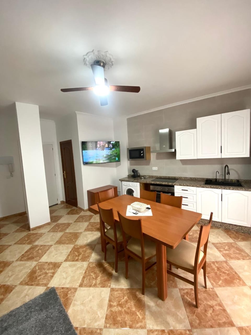 Kitchen or kitchenette, Dining area, fireplace, minibar, pet friendly, stove