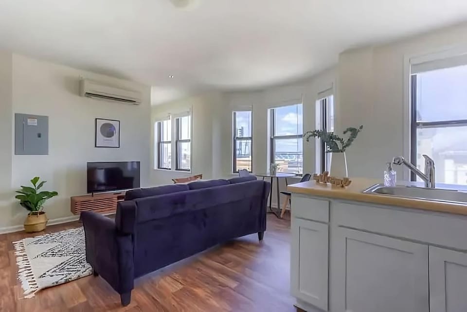 Perfect 1BR In Prime Location & View of Stadiums Apartment in Windsor