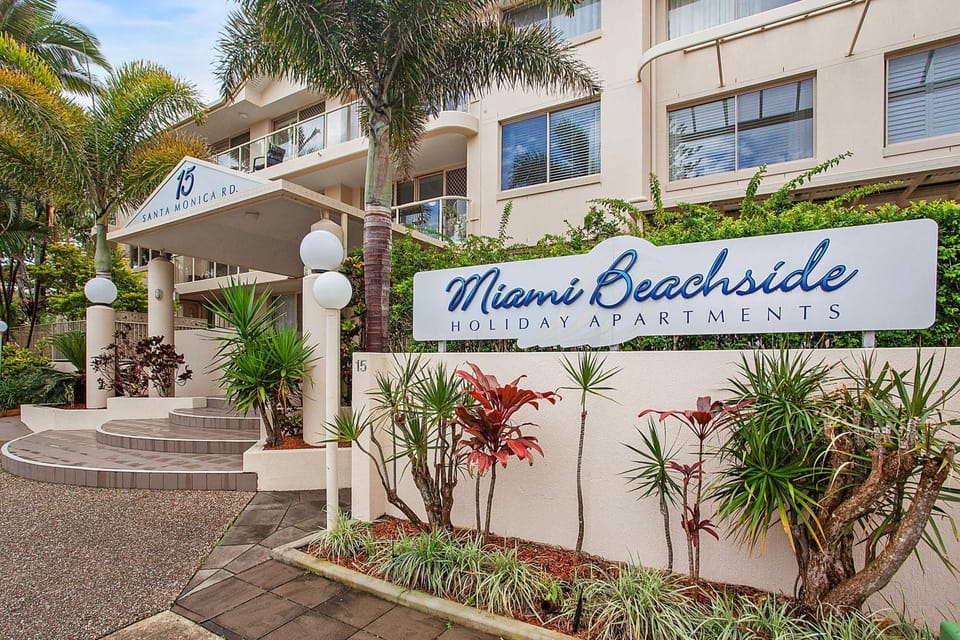 Miami Resort Living - Two Bedroom Resort Views Apartment in Gold Coast