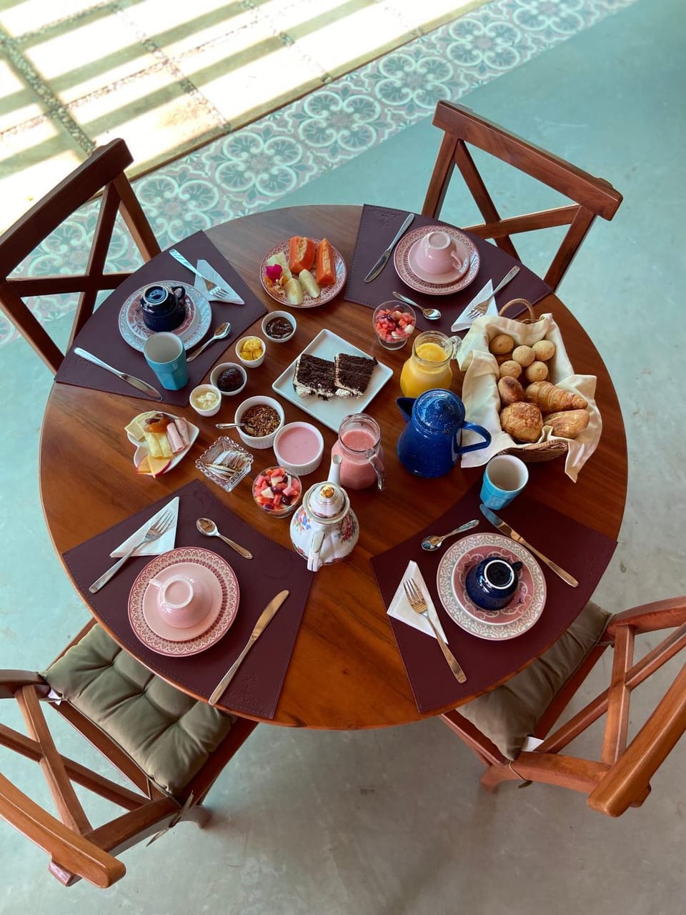 Food and drinks, Dining area, Food, Breakfast, Continental breakfast