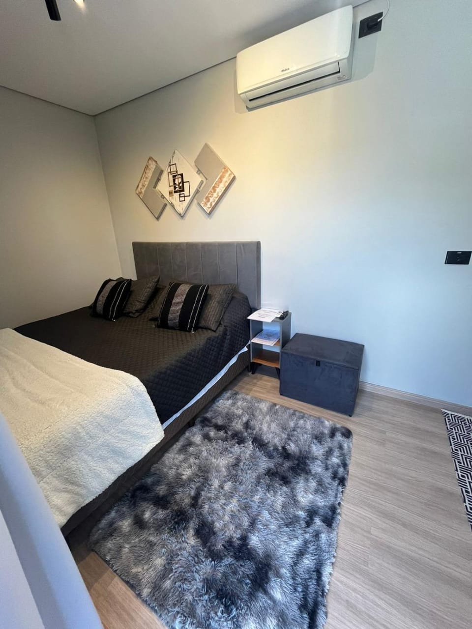 Bed, Bedroom, air conditioner