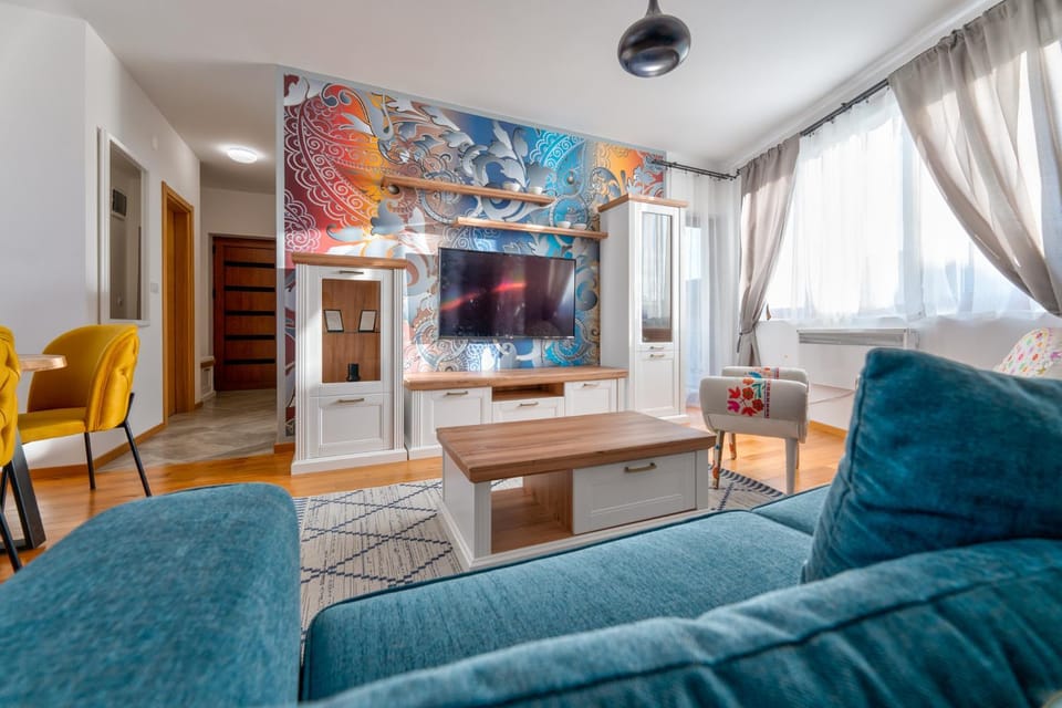 Communal lounge/ TV room, TV and multimedia, Living room, Seating area, Evening entertainment