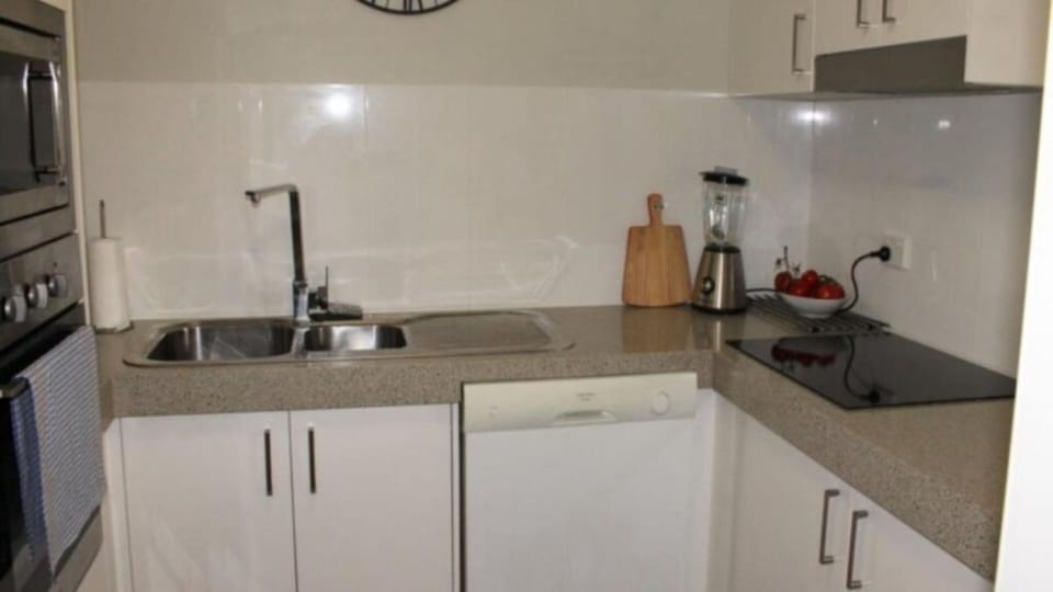 Paradise Grove Holiday Apartments Apartment in Burleigh Heads