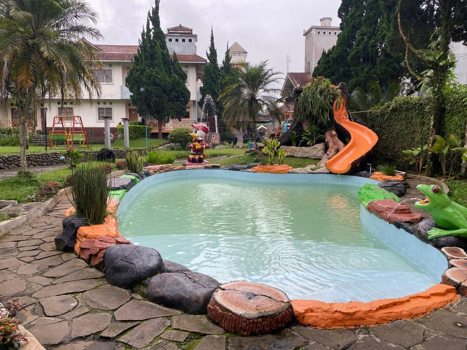 Swimming pool