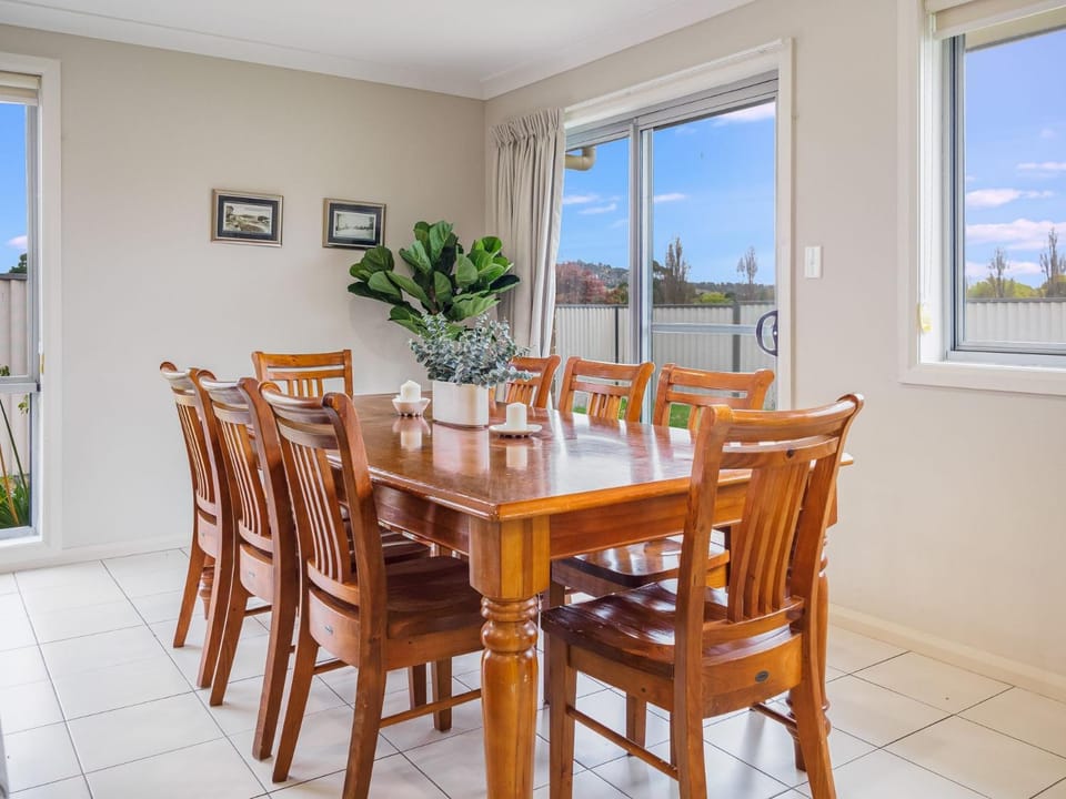3A Kunama - 4BR House l Central Location l Aircon l WiFi House in Berridale