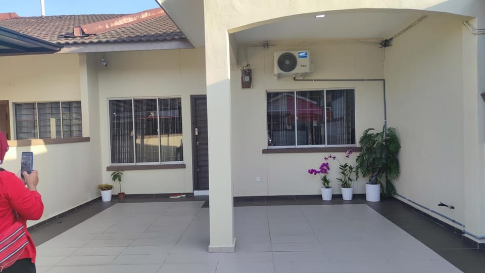 Homestay Adams 3 bilik tidur econ House in Johor