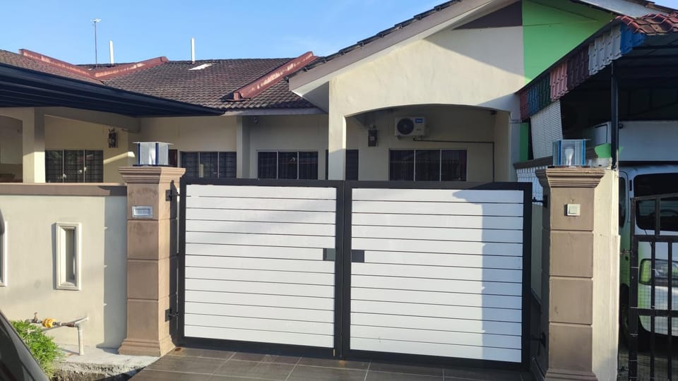 Homestay Adams 3 bilik tidur econ House in Johor