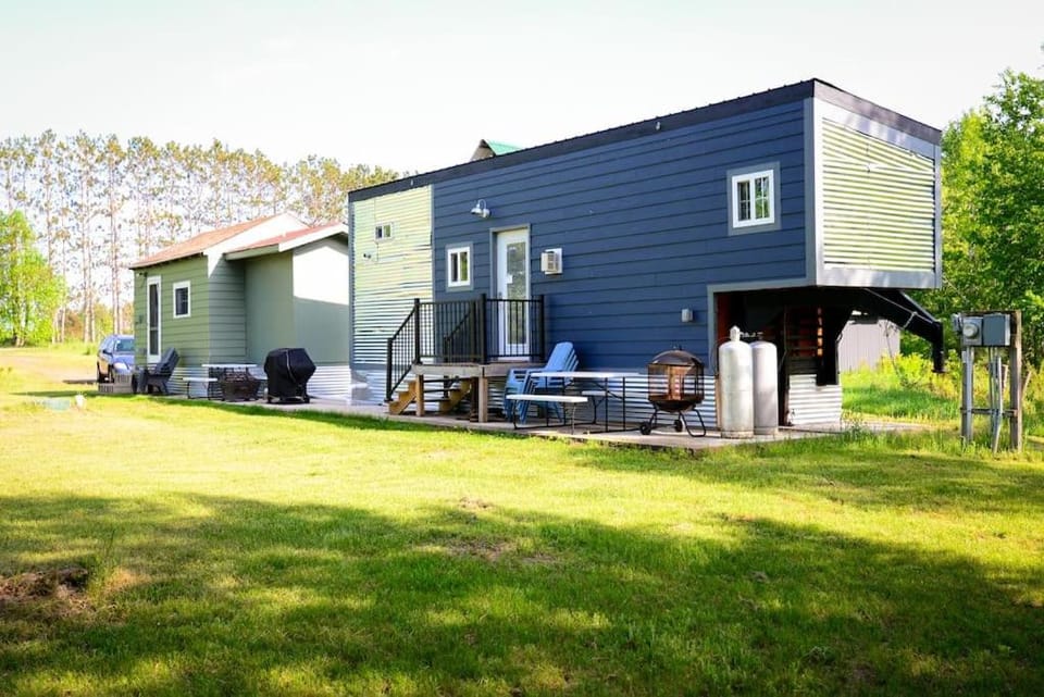BlueTinyHome with Hottub House in Wisconsin