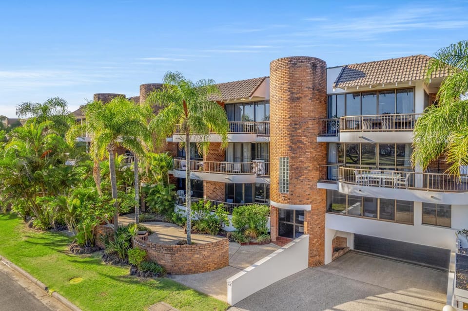 Property building, Day, Bird's eye view