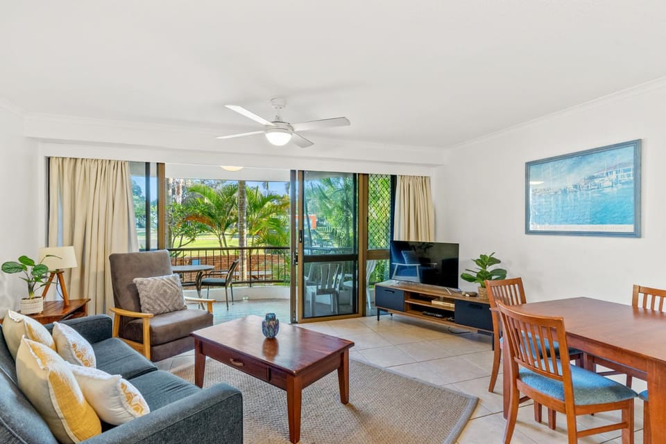 TV and multimedia, Balcony/Terrace, Balcony/Terrace, Living room, Seating area, Dining area