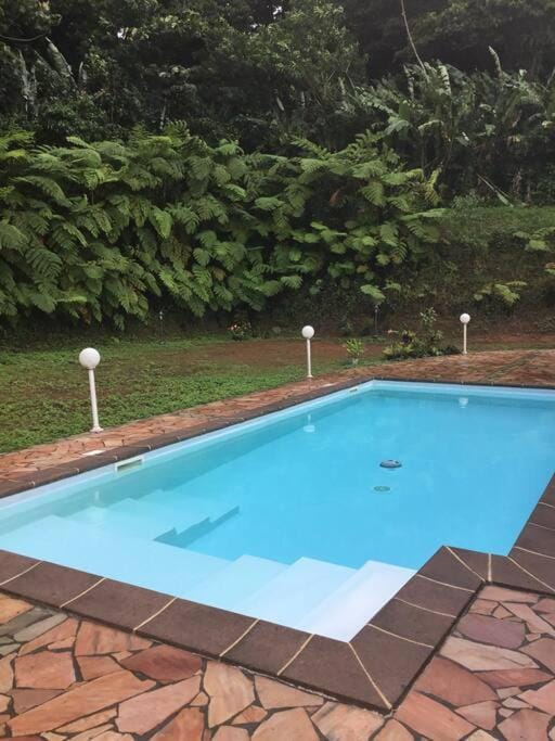 Les Lucioles 1 Beau T2 en forêt tropicale avec accès piscine House in Fort-de-France