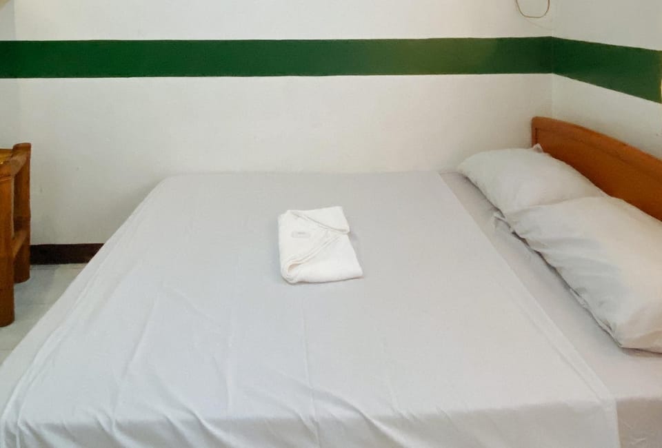 Bedroom, towels