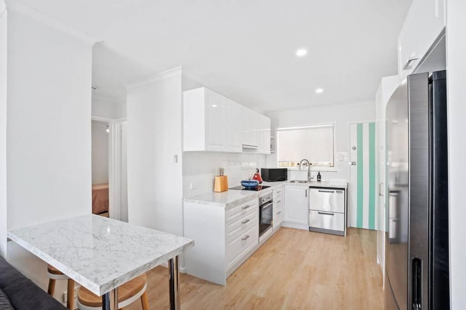 Pacific Sunrise - Walk to Beach! Apartment in Mermaid Beach