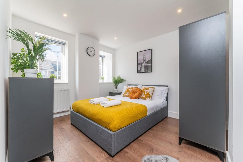 Bed, Photo of the whole room, Bedroom, towels, wardrobe