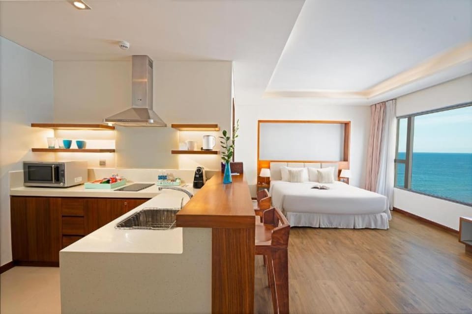 Bed, Kitchen or kitchenette