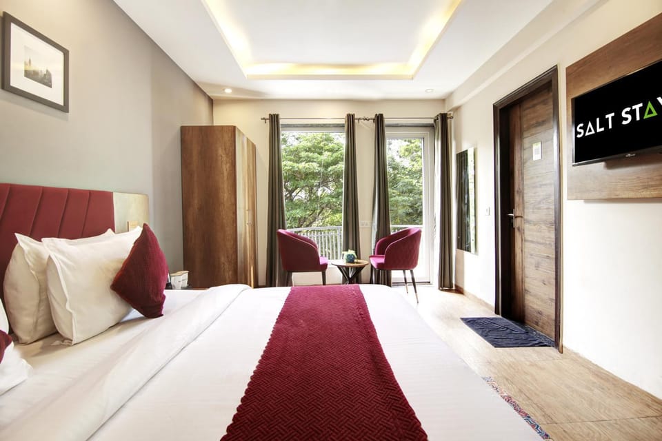 Bed, TV and multimedia, Balcony/Terrace, Seating area, Bedroom, wardrobe