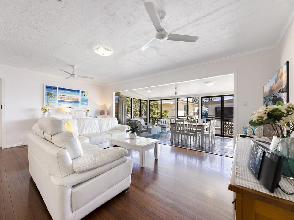 5 Margaret St Kings Beach QLD House in Kings Beach
