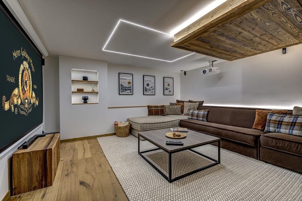 Communal lounge/ TV room, Living room