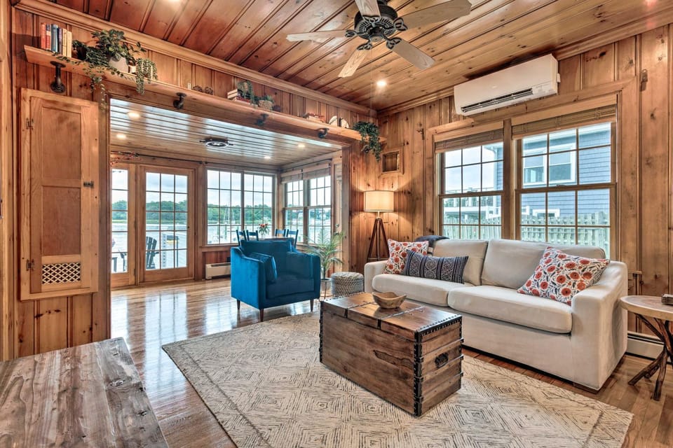 Charming Bristol Cottage w/ Private Beach! House in Warren
