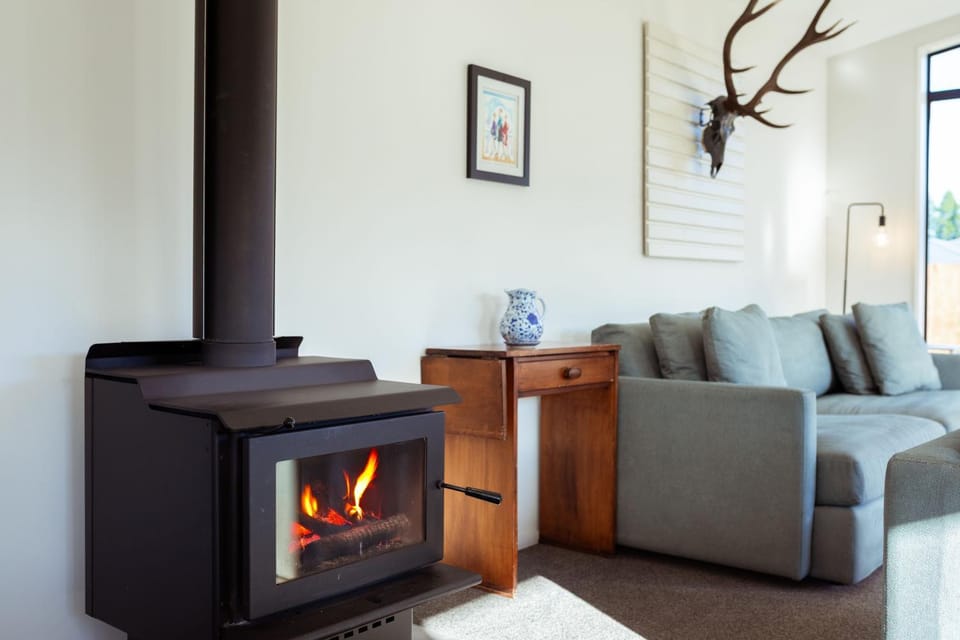 Communal lounge/ TV room, Living room, Seating area, fireplace