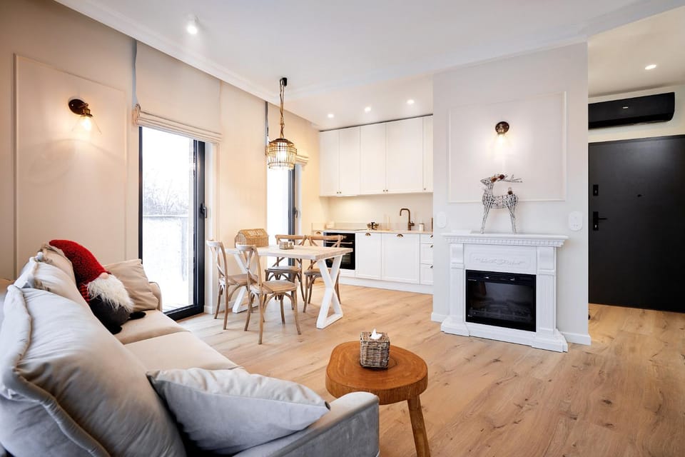 Kitchen or kitchenette, Living room, Seating area, Dining area, flat iron, pet friendly, stove