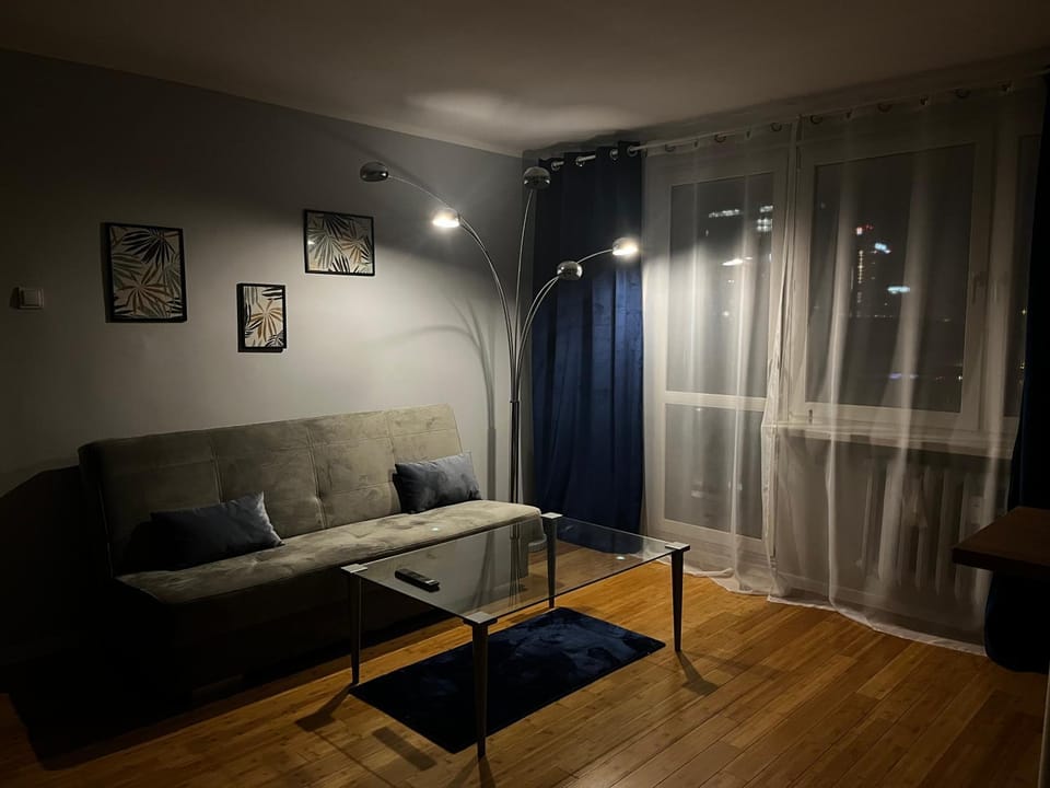 Bed, Living room