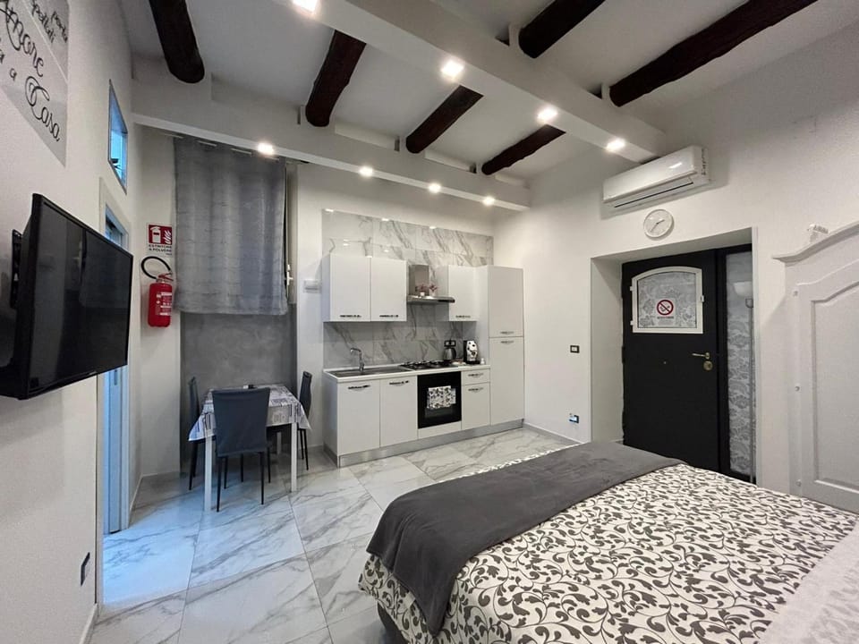 Casa Tolentino al centro di Napoli House in Naples