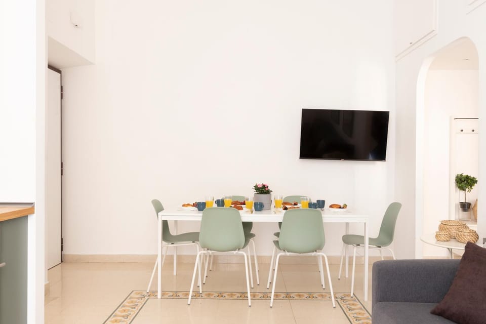 Living room, Photo of the whole room, Seating area, Dining area