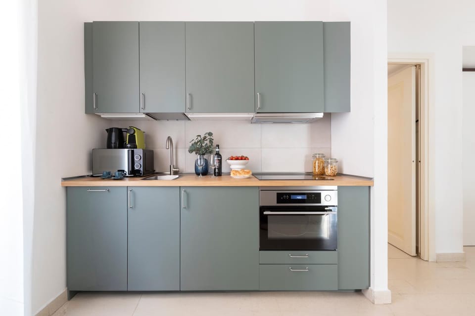 Kitchen or kitchenette, oven, stove