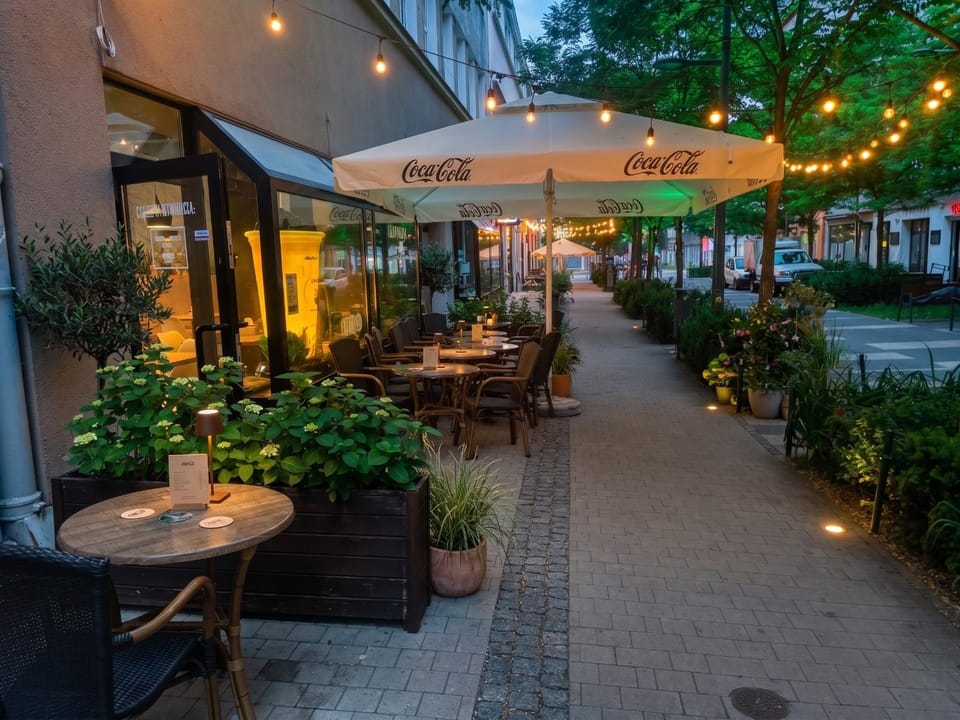 Property building, Restaurant/places to eat