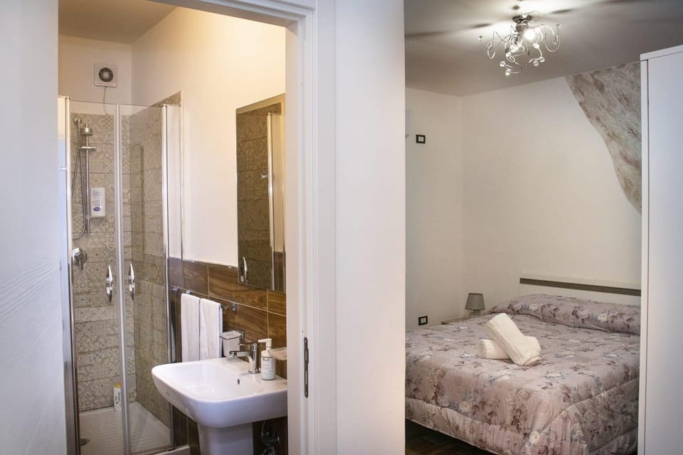 Bedroom, towels